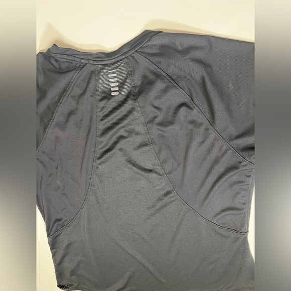Under Armour Run Vented Women’s shirt black XL - Picture 5 of 15